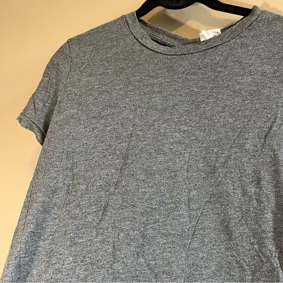 ✨ All in Motion Gray Crop Top Medium - Picture 2 of 5